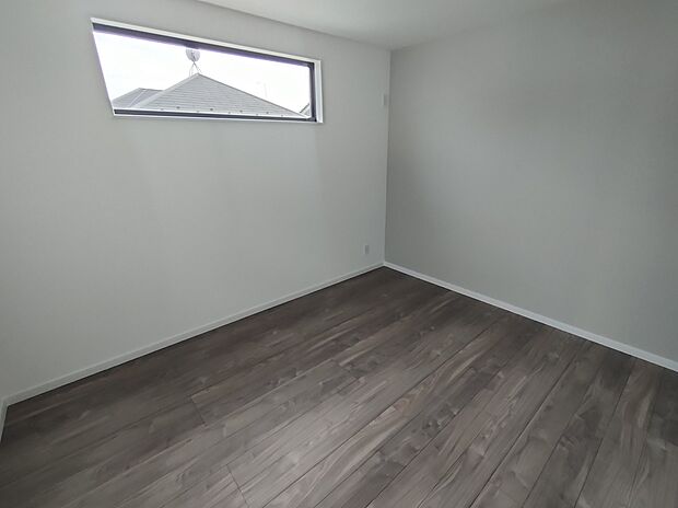 【【28号地】主寝室】ゆとりの空間7.0帖・天井高2400・ウォークインクローゼット2.2帖・フローリング