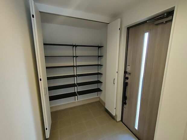 【エントランス】大容量のシューズインクローゼット