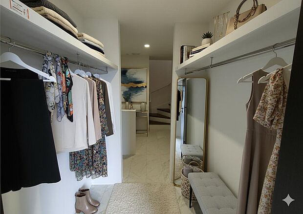 【1F収納】ただ通り抜けるだけじゃもったいない、ここは私を「ＯＮ」にする場所。「着替える」を「楽しむ」、ゆとりが生む私だけのセレクトショップ※家具等はＣＧ