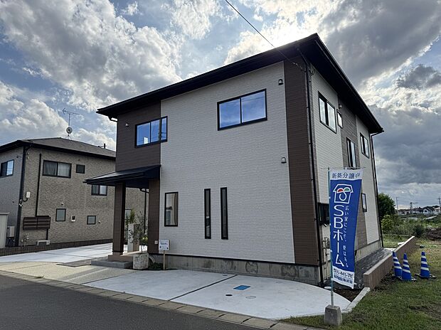 【外観】整形型の総二階建て、外形がシンプルなので耐震性・耐風性に安定感を発揮する安心構造です。