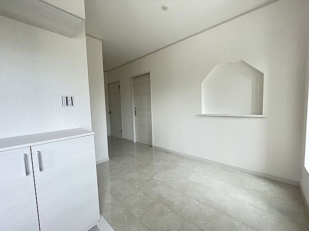 【玄関ホール】玄関前にはニッチつき