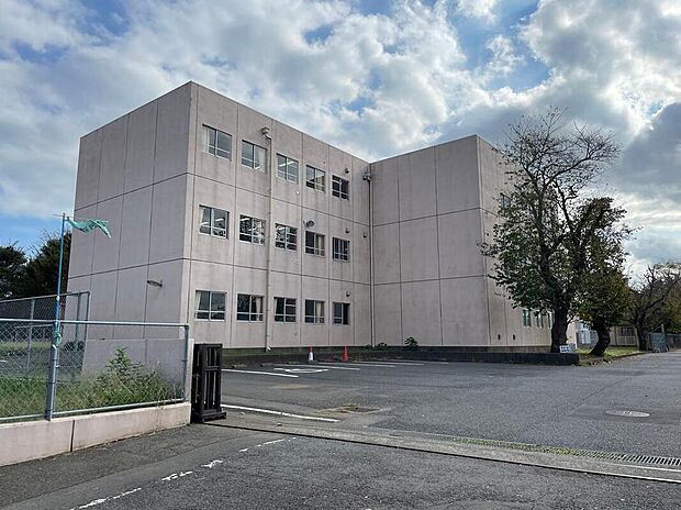 富里小学校（約1,600m）