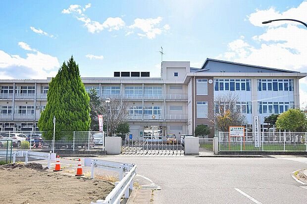 岩切小学校（約1,200m）