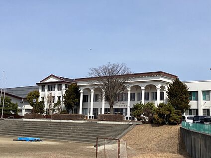 茅野市立東部中学校 約2,580～2,670m(徒歩33～34分)