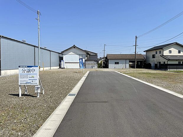 前面道路は6.0mで駐車も安心です。(撮影年月日:2025.4.26)