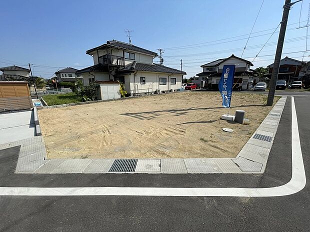 5号地
閑静な住宅街に位置し、落ち着いた雰囲気。静かで穏やかな環境の中、ゆったりとした暮らしを実現できる分譲地です。