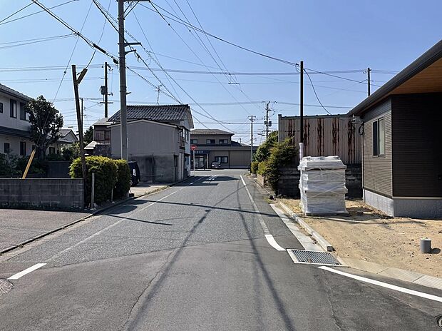 【前面道路】分譲地入口 西向き
アクセスや車の出入りもスムーズな立地