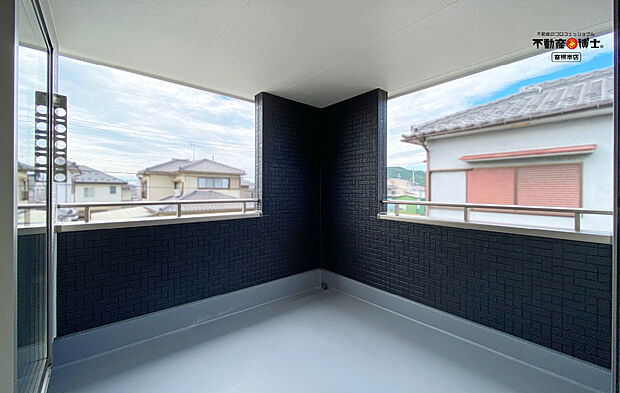 【バルコニー】風通しの良いバルコニーです。