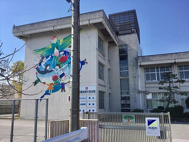 中央中学校(約614m)