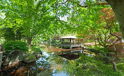 井草森公園 300m～327m(徒歩4～5分)