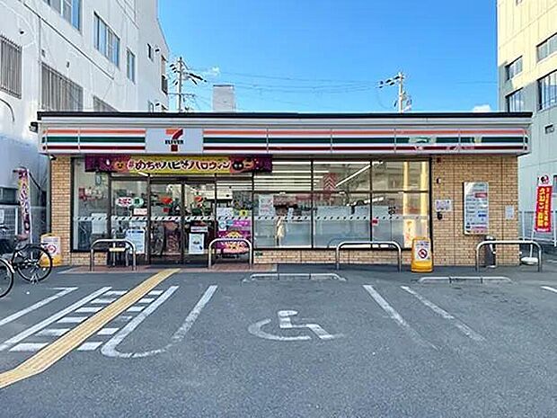 【セブンイレブン 大阪弁天2丁目店/約300m】
徒歩4分。酒・たばこの取り扱い店です。買い物の他、銀行ATMやマルチコピー機の利用も可能。駐車場が併設されているので、車でも立ち寄りやすい環境です。