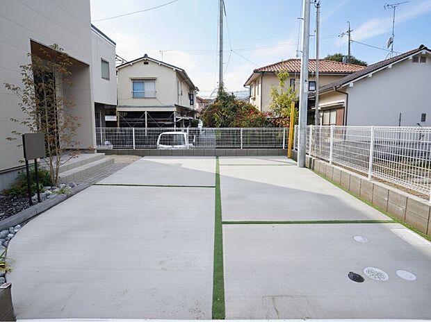 【現地写真】A号棟　駐車スペース（3台駐車可能）