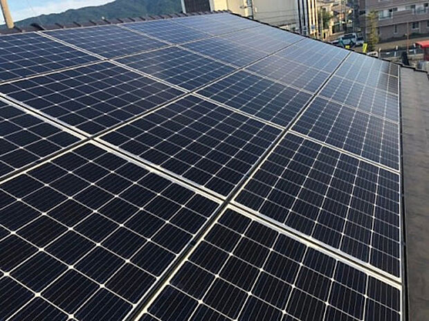 【太陽光パネル5.46kW搭載】太陽光パネル5.46kW搭載。年間11万円以上の経済効果!(パナルメーカー試算)。電気料金の削減と売電収入で、年間10万円以上の経済効果が期待できます。快適なエコライフを実現しませんか?