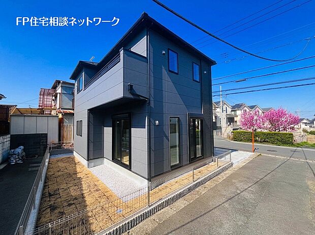 毎日のお散歩も快適な緑に恵まれた閑静な住宅地は、伸び伸びスローライフを叶えてくれます。自然豊富な季節の移ろいを身近に感じられる環境です!