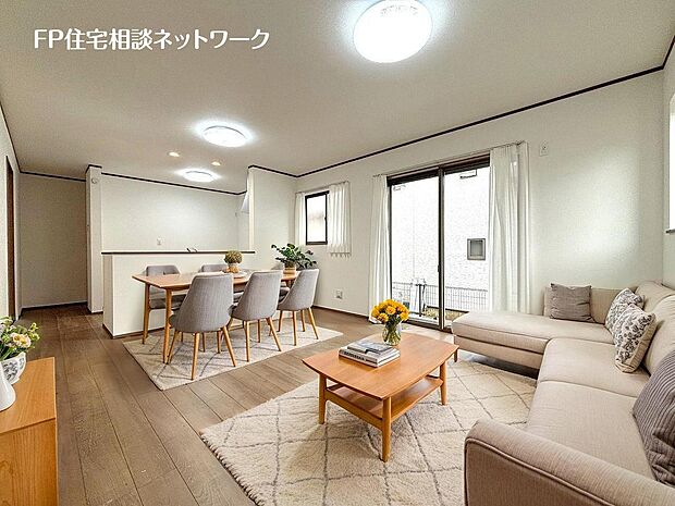 【リビング】■リビング■本画像はAIがCGで家具作成しており、実際の現地に家具は設置されておりません。また、販売価格に家具等は含まれておりません。