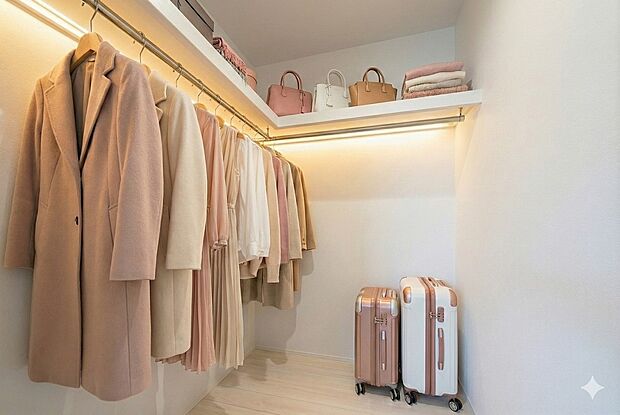 【ウォークインクローゼット】■WIC■本画像はAIがCGで洋服等を作成しており、実際の現地に洋服等はございません。また、販売価格に洋服等は含まれておりません。