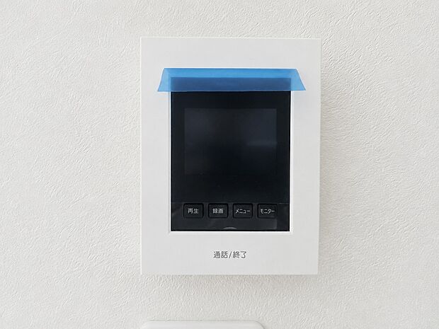 【モニター付きインターホン】「TVモニター付インターホン」 モニター付インターホンが標準仕様です。不安になりがちな防犯面。目で確認できるからあんしんです。