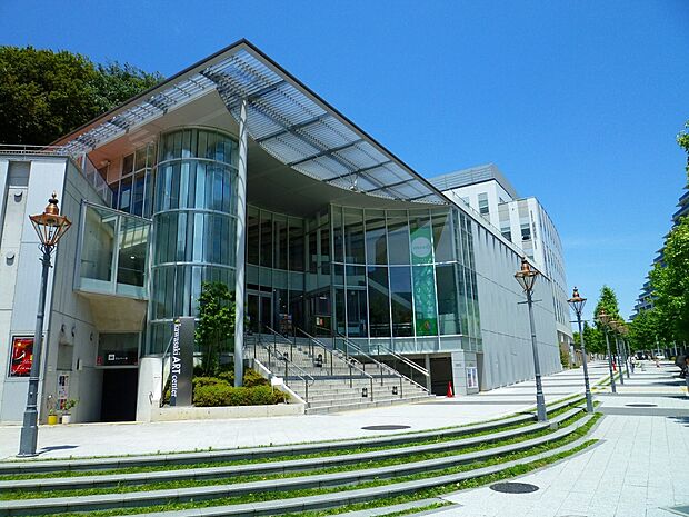 川崎市アートセンター(約900m)
