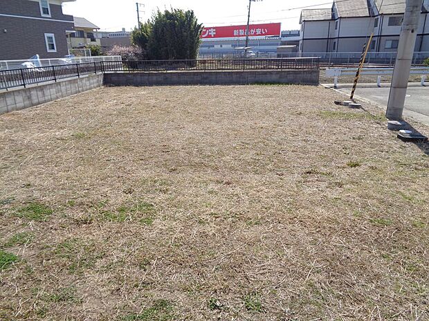 【現地写真】現地に立つと感じる開放感。
道路の広さ、街並み、周辺環境をぜひご自身の目でご覧ください。
見学予約受付中です!