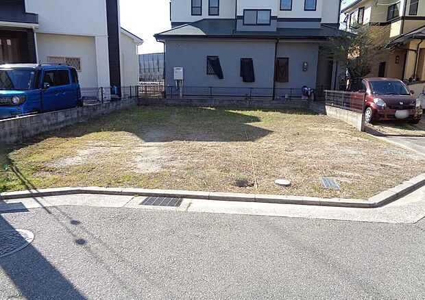 【現地写真】ご家族の理想やライフスタイルに合わせた住まいをご提案します。
まずは現地で陽当たりや街並みをご覧ください。