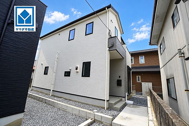 2号棟。
南西向き☆4LDK!P2台!
主寝室は広々7.8帖+WIC!全居室収納有で収納充実の間取り^^