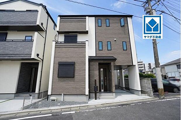 【C号棟】C号棟。
3階建!3LDK☆リビング階段!
P1台(ビルドインガレージ)^^
2階LDKでプライバシー確保♪