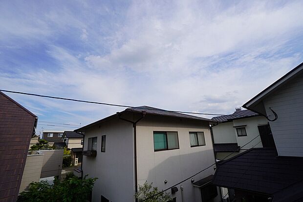 【眺望】2階バルコニーからの眺望です。前面に遮るものがなく景色を一望できます。日当たりも良好。お洗濯物が良く乾きます◎