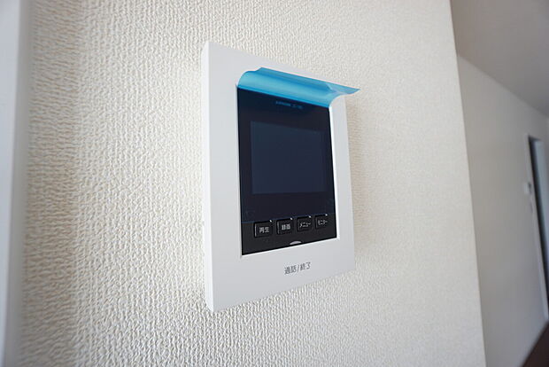 【TVモニター付きインターフォン】防犯性、セキュリティ対策に安心できるテレビモニター付きインターフォンです。セールスマン対策にもなり安心できます。