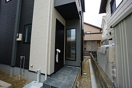 2号棟　玄関