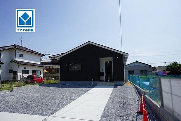 限定1棟！！最新の設備で気持ちの良い新生活を送りませんか。是非お問合せ下さい＾＾カースペースは広々と6台分を確保◎（軽自動車含む）