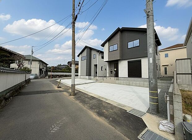 住人以外の車の進入も少なく、小さなお子様を持つご家庭にも安心です。落ち着いた住宅地内で快適な生活を実現してみませんか。