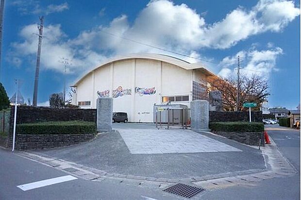 新宮町立新宮小学校(約1,743m)