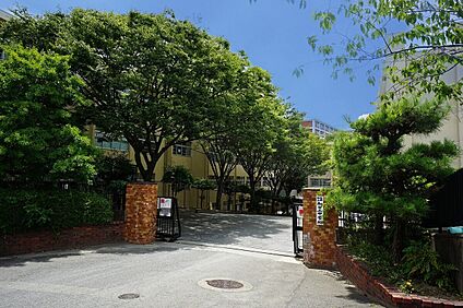 福岡市立和白丘中学校 983ｍ