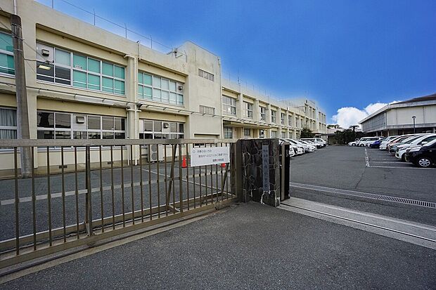 福間小学校（約350m）