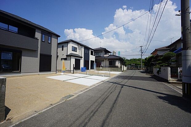 【前面道路含む現地写真】落ち着いた住宅地内で快適な生活を実現してみませんか^^