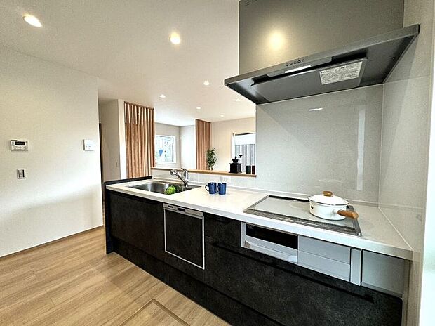 井田産業という会社が大事にしていること。それは、住む人のことを考えた間取りです。基本的に家は建ってしまえばほぼ変更できないもの。お客様の理想の住まいの実現に精一杯努めますのでお気軽にご連絡くださいね。