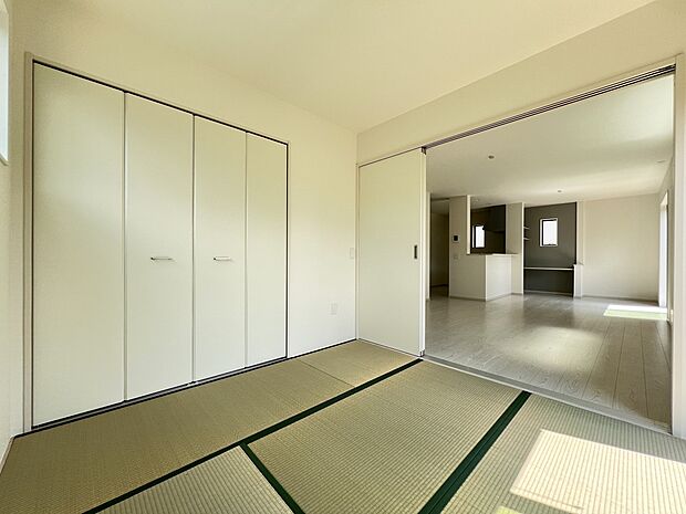 4.5帖の和室はリビングに隣接した居室（2号棟）