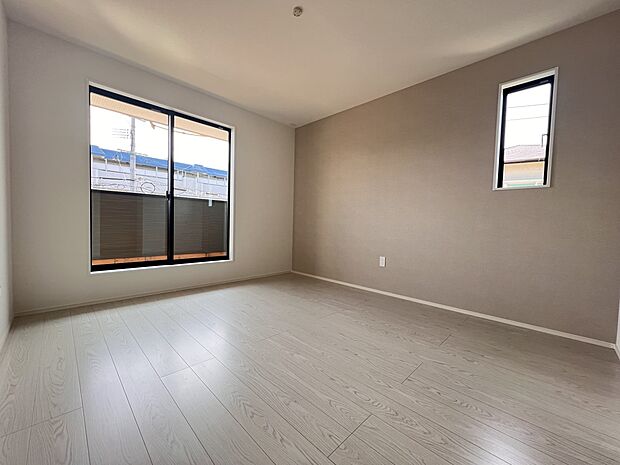 洋室7.5帖　ウォークインクローゼット、バルコニー付の居室です（1号棟）