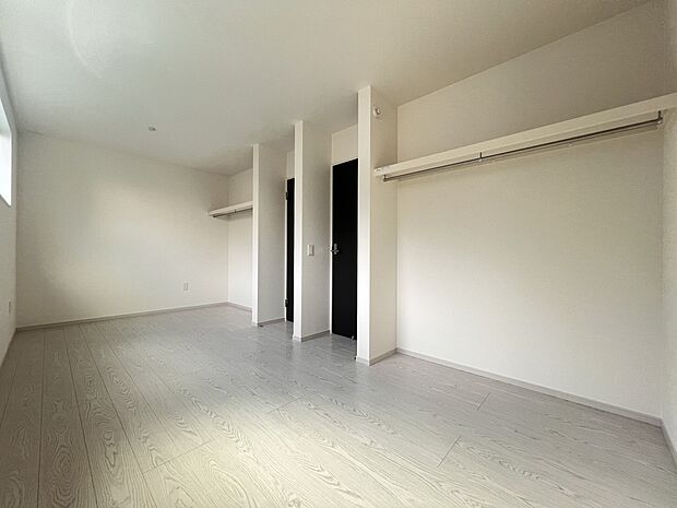 洋室4.5帖×2部屋 間仕切り対応可能な居室です