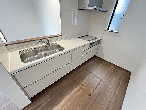 リビングを一望できる対面式システムキッチン(D号棟)