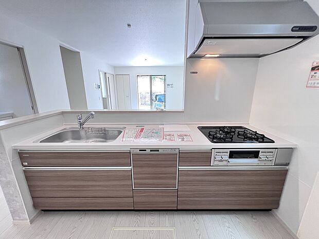 食洗機・浄水器付きの扱いやすいシステムキッチン(2号棟)