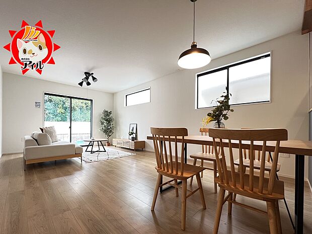 LDK17.6～18帖　家族団らんにピッタリの居心地よい空間に仕上がります(2号棟同仕様)