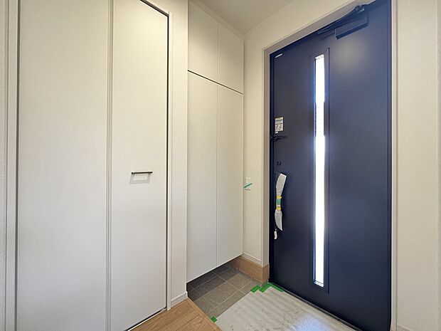 下駄箱収納付きの玄関スペース(1号棟)