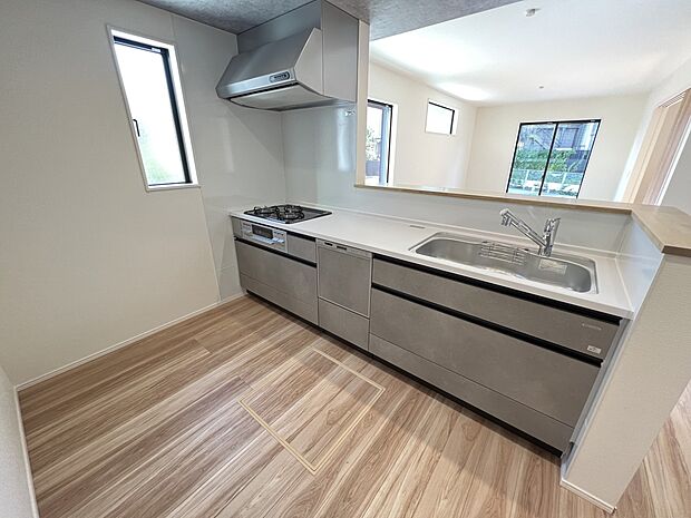 扱いやすいシステムキッチンで毎日のお料理もはかどります(1号棟)