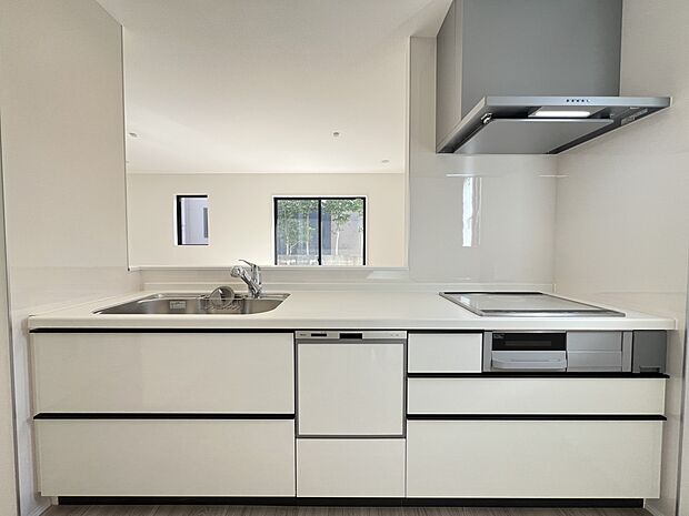 IHクッキングヒーターを搭載した扱いやすい対面式システムキッチン(A号棟)