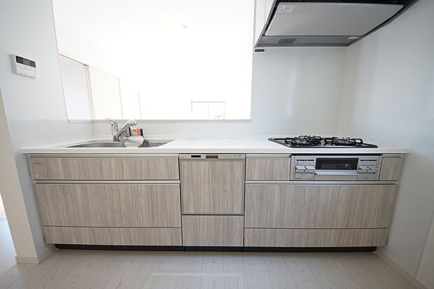 扱いやすいシステムキッチンで毎日のお料理もはかどります 家事も捗る食洗機付き!(同仕様)