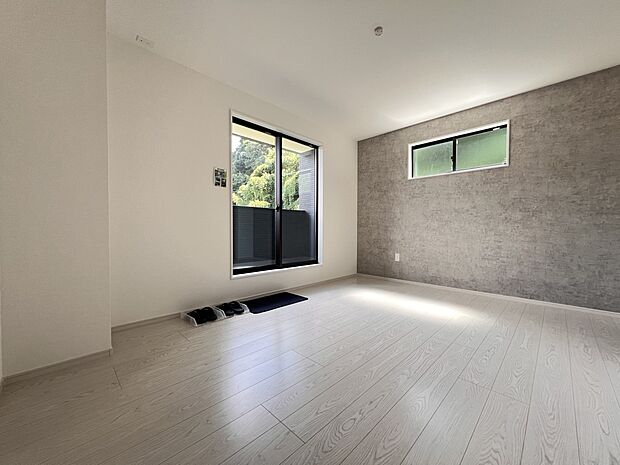 洋室7.7帖　WIC、バルコニー付きの広めのお部屋　ご夫婦の寝室にどうぞ！