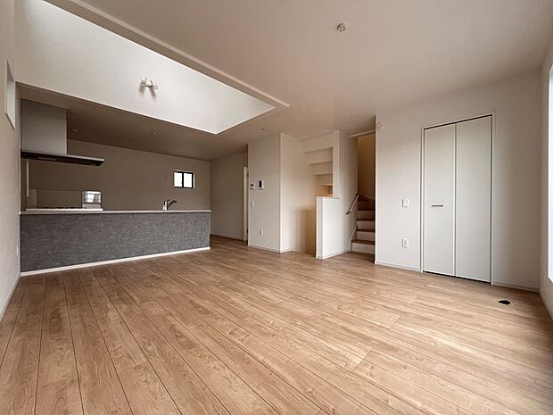 嬉しい床暖房付のリビングルーム（2号棟）