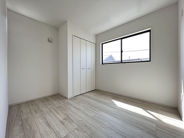 2階には洋室を4部屋ご用意いたします(同仕様)