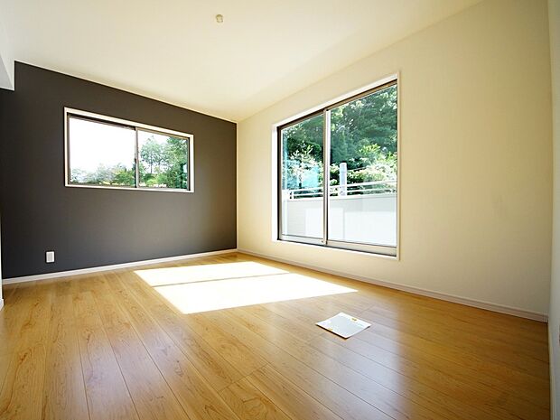 洋室7帖 バルコニー、ウォークインクローゼット付の広々居室です(1号棟同仕様)